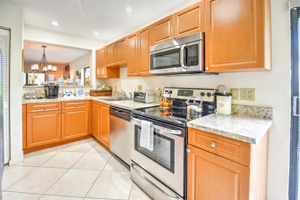 Property Slideshow image 3 of 24 | 28 stratford ln c, Boynton Beach, FL, 33436