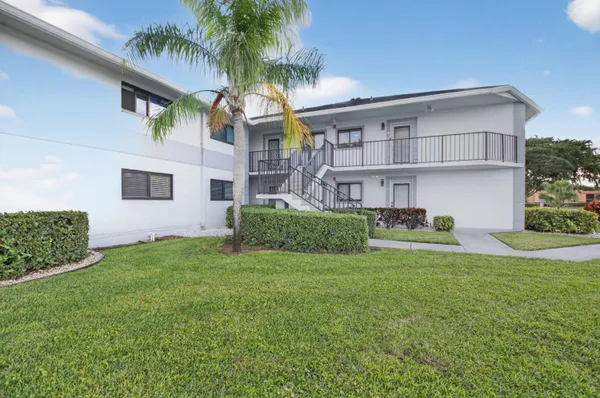 Property Slideshow image 2 of 75 | 15235 lakes of delray blvd apt 320, Delray Beach, FL, 33484