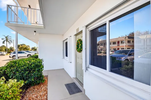 Property Slideshow image 2 of 27 | 3160 lake osborne dr 109, Lake Worth Beach, FL, 33461