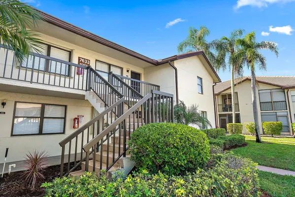 Property Slideshow image 2 of 12 | 7633 tahiti ln 204, Lake Worth, FL, 33467