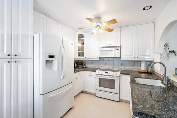 Property Slideshow image 3 of 12 | 7633 tahiti ln 204, Lake Worth, FL, 33467