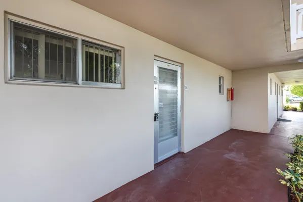 Property Slideshow image 3 of 13 | 2991 garden dr 106, Lake Worth, FL, 33461