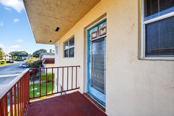 Property Slideshow image 2 of 40 | 201 oxford 600, West Palm Beach, FL, 33417