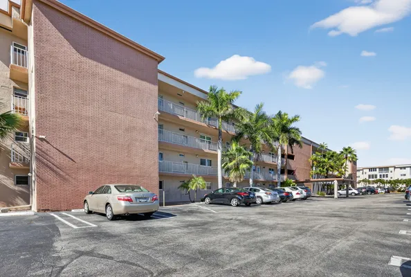 Property Slideshow image 2 of 35 | 2615 ne 1st ct 201, Boynton Beach, FL, 33435