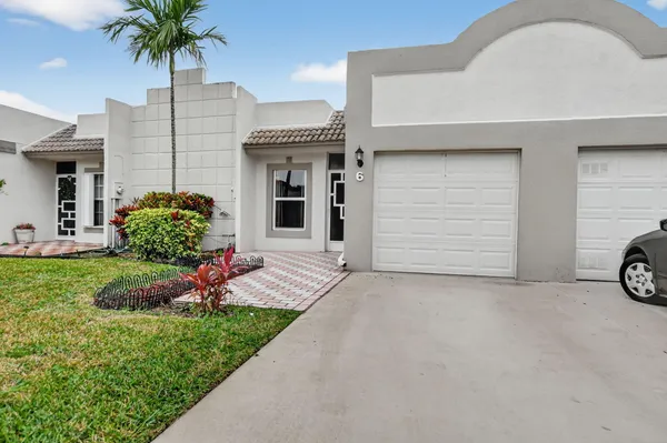 Property Slideshow image 2 of 48 | 18900 haywood ter apt 6, Boca Raton, FL, 33496