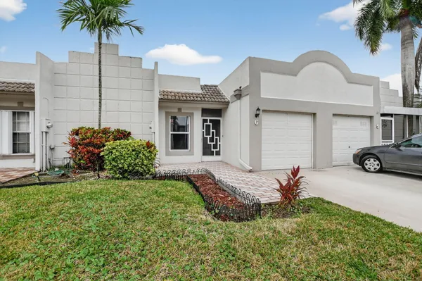 Property Slideshow image 3 of 48 | 18900 haywood ter apt 6, Boca Raton, FL, 33496