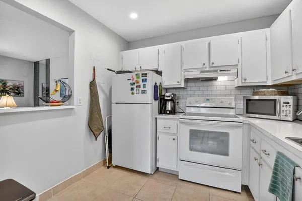 Property Slideshow image 3 of 77 | 471 monaco j, Delray Beach, FL, 33446