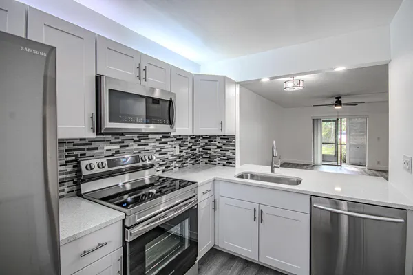 Property Slideshow image 3 of 24 | 7094 golf colony ct 102, Lake Worth, FL, 33467