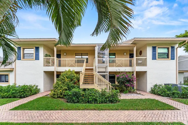 Property Slideshow image 2 of 54 | 15 eastgate dr d, Boynton Beach, FL, 33436
