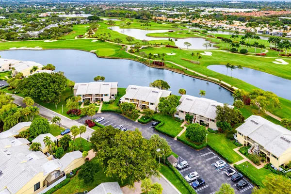 Property Slideshow image 3 of 54 | 15 eastgate dr d, Boynton Beach, FL, 33436