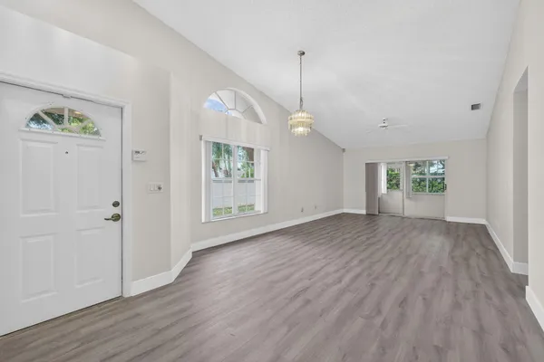 Property Slideshow image 3 of 39 | 9910 malvern dr, Tamarac, FL, 33321