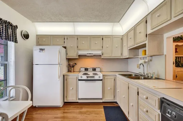 Property Slideshow image 3 of 31 | 282 cape cod cir a, Lake Worth, FL, 33467