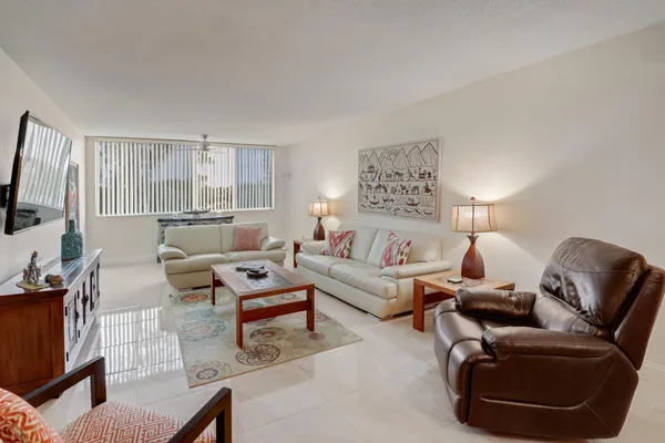 Property Slideshow image 2 of 24 | 6698 10th ave 320, Lake Worth, FL, 33467