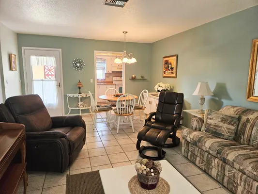 Property Slideshow image 3 of 24 | 2950 crosley dr d, West Palm Beach, FL, 33415