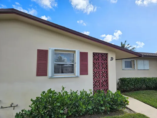 Property Slideshow image 2 of 24 | 2950 crosley dr d, West Palm Beach, FL, 33415