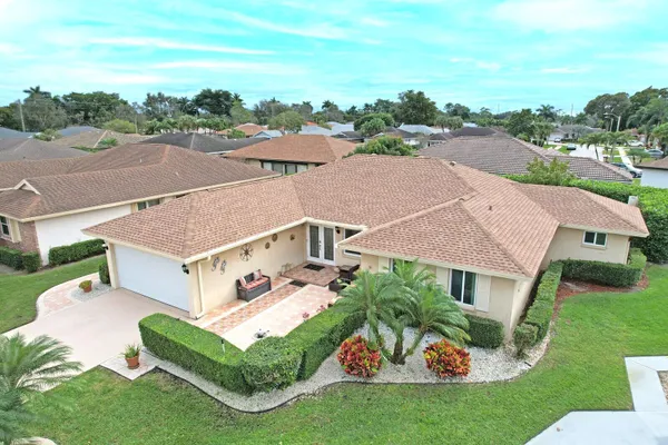 Property Slideshow image 2 of 52 | 10668 greentrail dr, Boynton Beach, FL, 33436