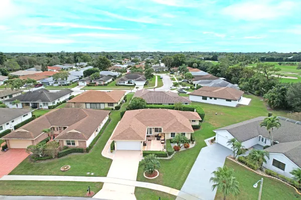Property Slideshow image 3 of 52 | 10668 greentrail dr, Boynton Beach, FL, 33436