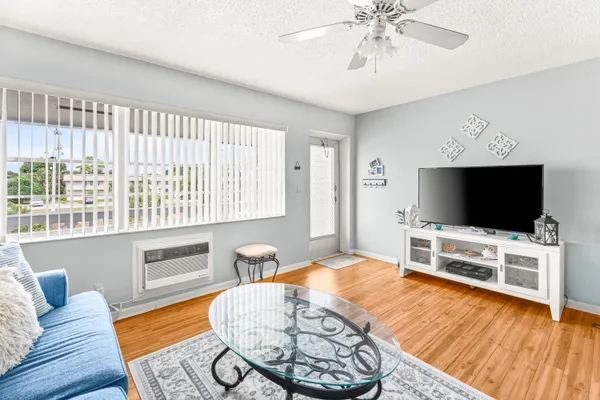 Property Slideshow image 3 of 27 | 309 sheffield m 309, West Palm Beach, FL, 33417