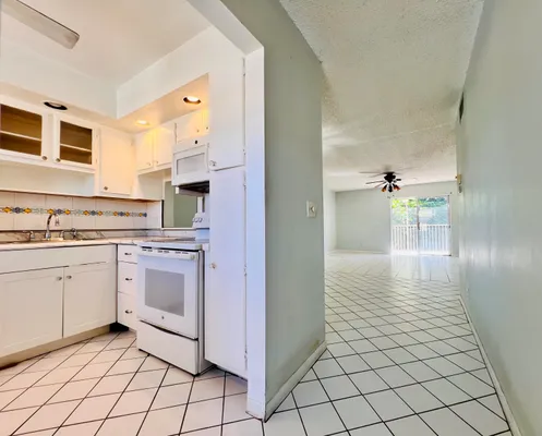 Property Slideshow image 2 of 17 | 209 oxford 200, West Palm Beach, FL, 33417