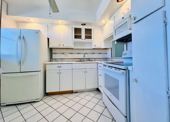 Property Slideshow image 3 of 17 | 209 oxford 200, West Palm Beach, FL, 33417