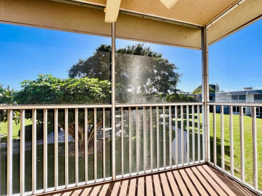 Property Slideshow image 3 of 17 | 209 oxford 200 200, West Palm Beach, FL, 33417