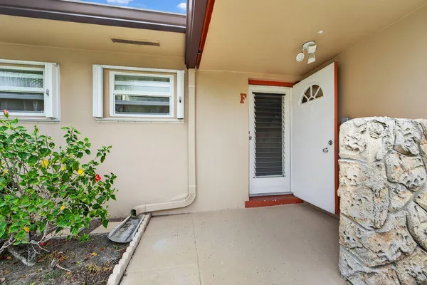 Property Slideshow image 2 of 33 | 2971 crosley dr f, West Palm Beach, FL, 33415