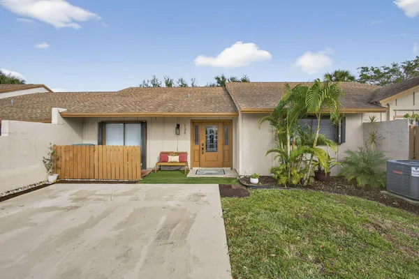 Property Slideshow image 2 of 46 | 2400 sw 19th ave 136, Boynton Beach, FL, 33426
