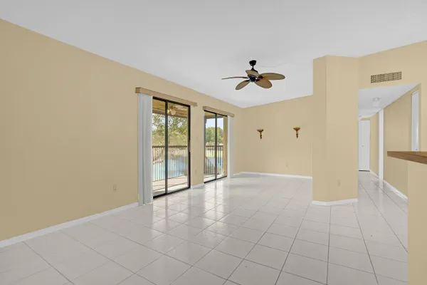 Property Slideshow image 2 of 49 | 9933 n belfort cir 201, Tamarac, FL, 33321