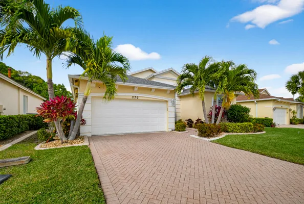 Property Slideshow image 2 of 30 | 270 sw lake forest way, Port St Lucie, FL, 34986