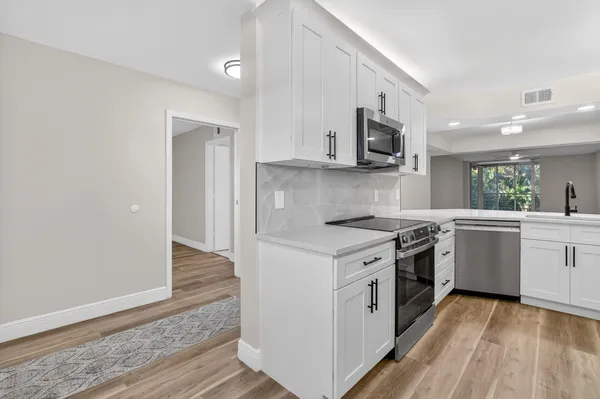 Property Slideshow image 2 of 35 | 23247 barwood ln 205, Boca Raton, FL, 33428