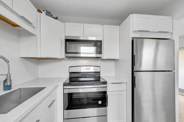 Property Slideshow image 2 of 53 | 229 chatham k k, West Palm Beach, FL, 33417