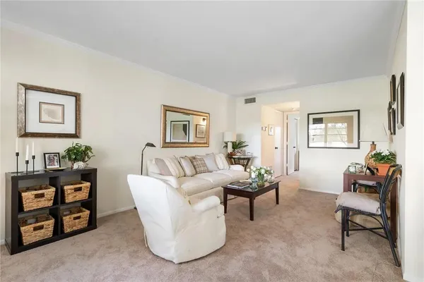 Property Slideshow image 2 of 10 | 31 vista gardens trl apt 105, Vero Beach, FL, 32962