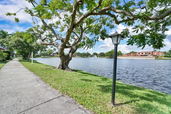 Property Slideshow image 2 of 41 | 701 laconia cir b, Lake Worth, FL, 33467