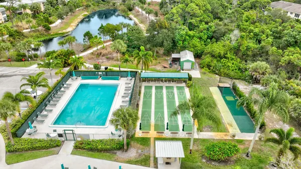 Property Slideshow image 2 of 30 | 2950 se ocean blvd 135-7, Stuart, FL, 34996