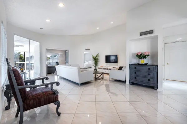 Property Slideshow image 2 of 49 | 7485 glendevon ln 1105, Delray Beach, FL, 33446