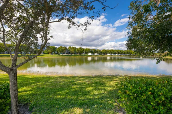 Property Slideshow image 2 of 49 | 4517 monterey dr, Tamarac, FL, 33319