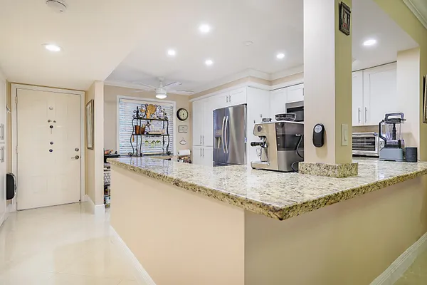 Property Slideshow image 3 of 22 | 7286 huntington ln 204, Delray Beach, FL, 33446
