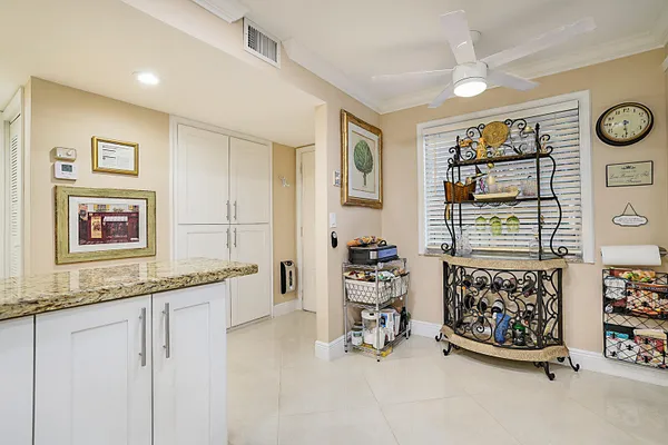 Property Slideshow image 3 of 22 | 7286 huntington ln 204, Delray Beach, FL, 33446
