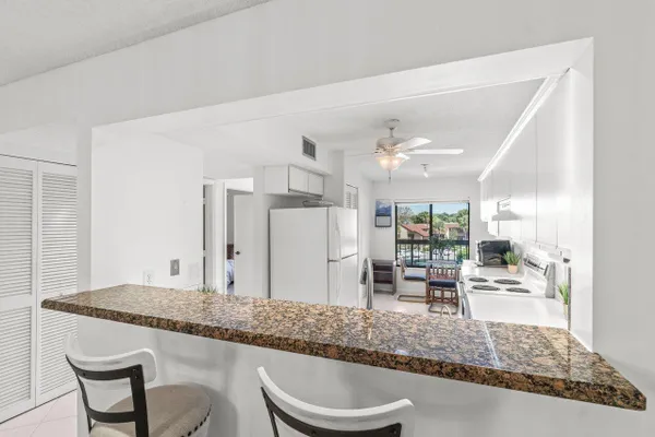 Property Slideshow image 2 of 29 | 5380 cedar lake dr apt 303, Boynton Beach, FL, 33437