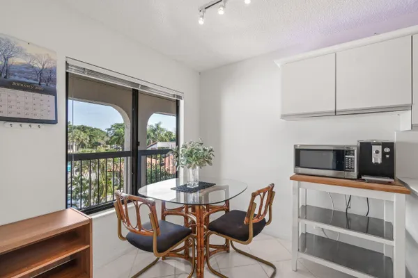 Property Slideshow image 3 of 29 | 5380 cedar lake dr apt 303, Boynton Beach, FL, 33437