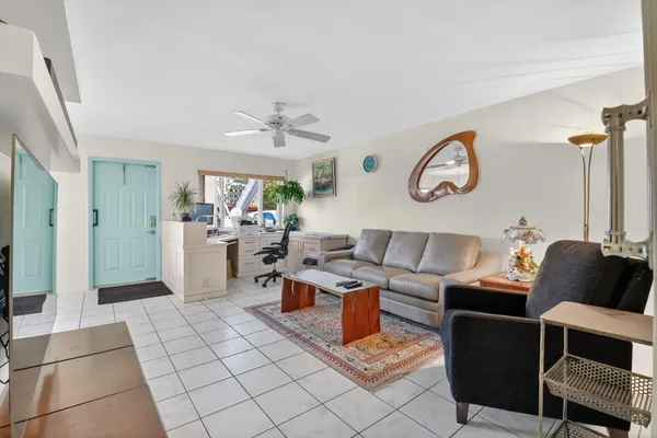 Property Slideshow image 3 of 34 | 3320 lake osborne dr 102, Lake Worth Beach, FL, 33461