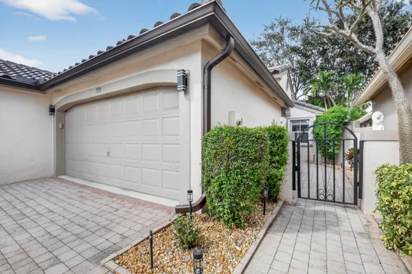 Property Slideshow image 3 of 60 | 7173 whitfield ave, Boynton Beach, FL, 33437