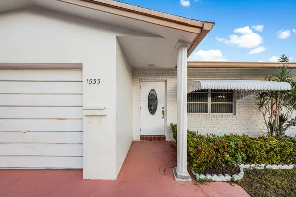 Property Slideshow image 2 of 27 | 1535 nw 70th ln, Margate, FL, 33063