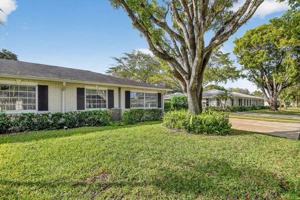 Property Slideshow image 2 of 47 | 10137 42nd ave, Boynton Beach, FL, 33436