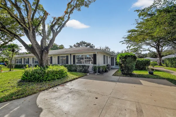 Property Slideshow image 3 of 47 | 10137 42nd ave, Boynton Beach, FL, 33436