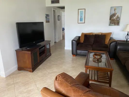 Property Slideshow image 2 of 35 | 313 chatham p, West Palm Beach, FL, 33417