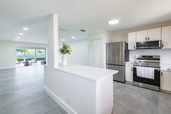 Property Slideshow image 2 of 29 | 604 laconia cir, Lake Worth, FL, 33467