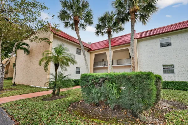 Property Slideshow image 3 of 39 | 124 lake evelyn dr, West Palm Beach, FL, 33411