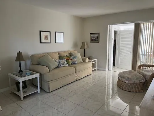 Property Slideshow image 2 of 20 | 2895 crosley dr i, West Palm Beach, FL, 33415