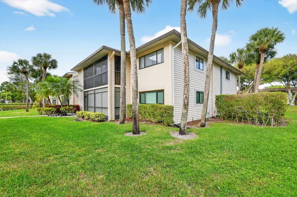 Property Slideshow image 3 of 57 | 15488 lakes of delray blvd apt 207, Delray Beach, FL, 33484